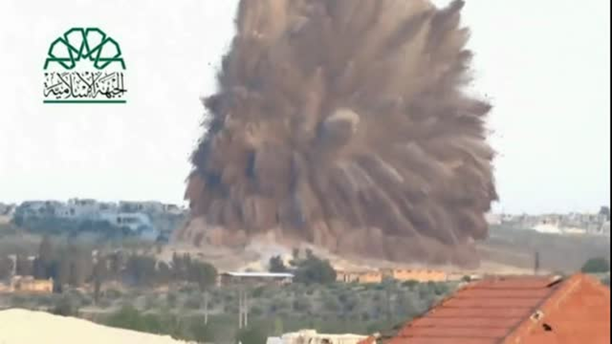 Suriye\'de Askeri Üssün Bulunduğu Tepe Havaya Uçtu