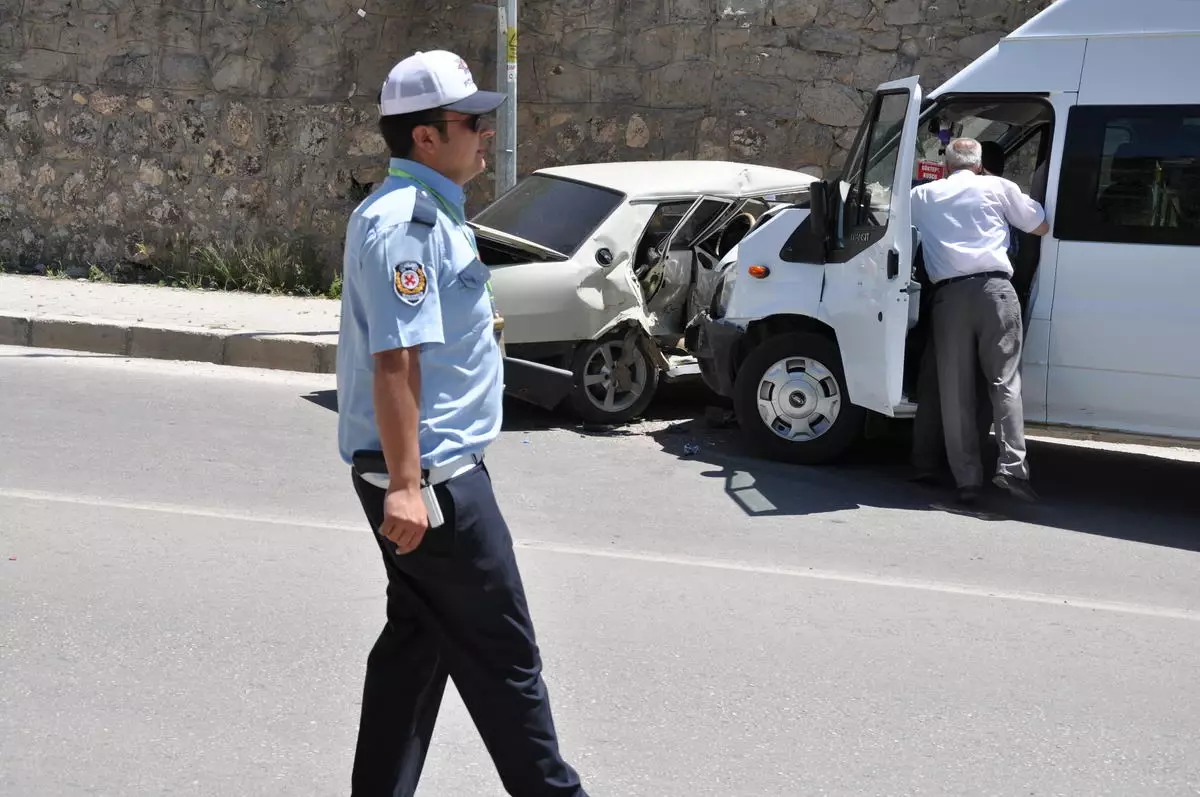 Tunceli\'de Trafik Kazası: 1 Yaralı