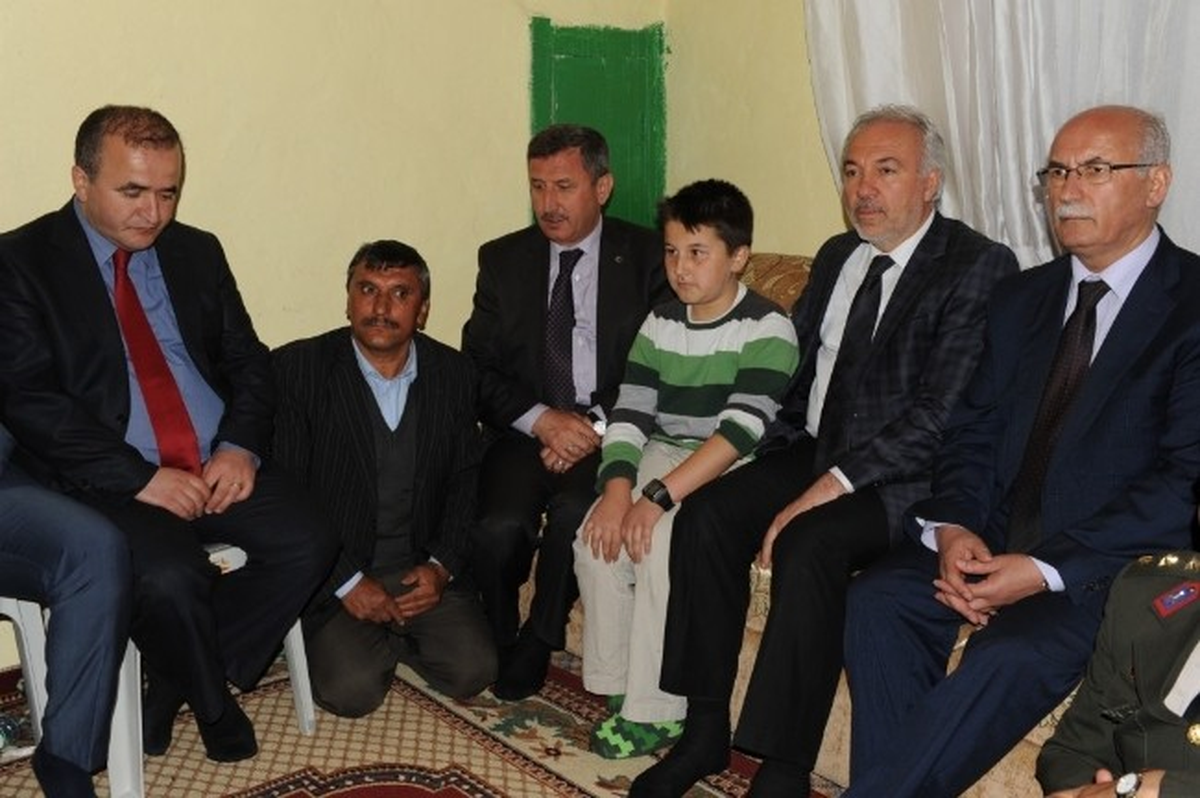 Vali\'den Taziye Ziyareti