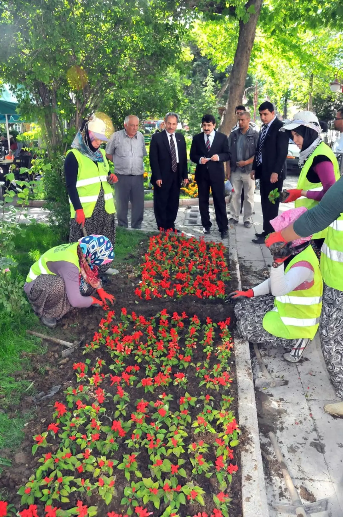 Akşehir Çiçeklerle Donatılıyor