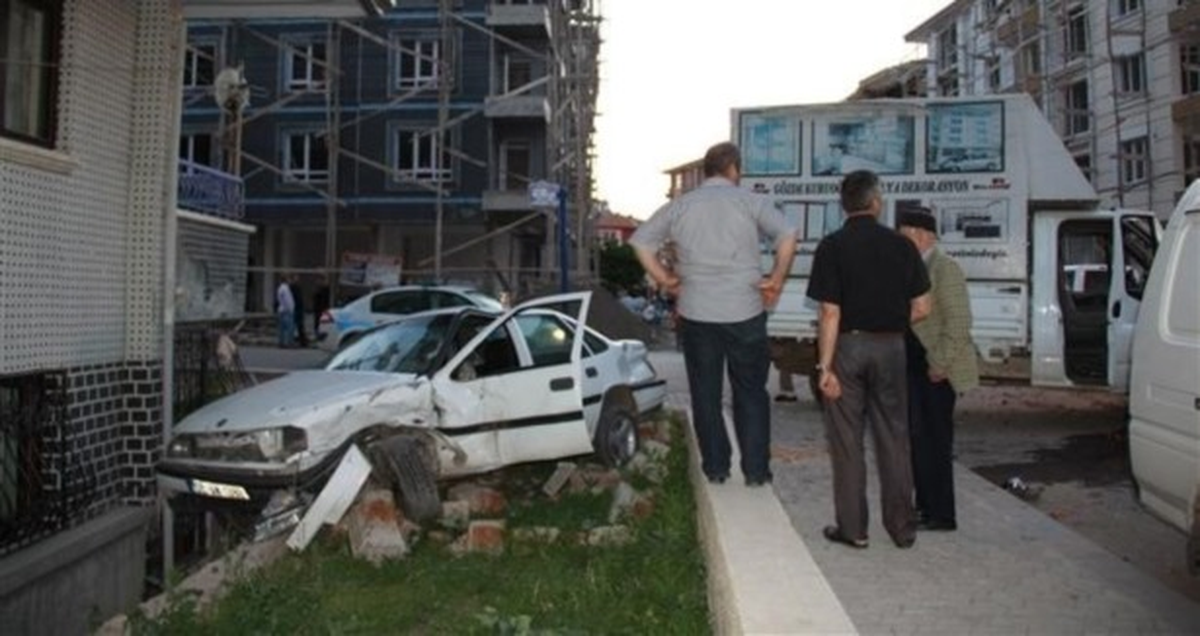 Ankara\'da Trafik Kazası: 2 Yaralı