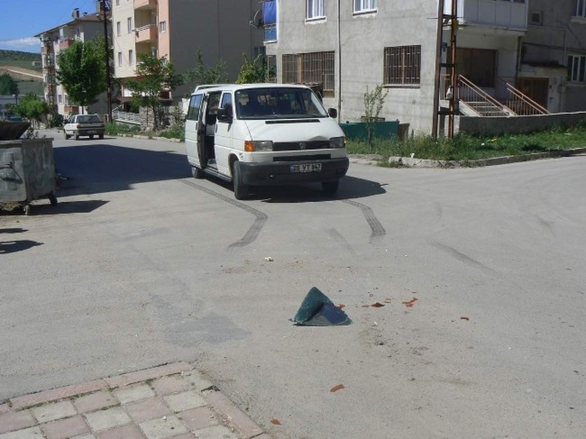 Bilecik\'te Minibüsle Otomobil Çarpıştı: 1 Yaralı