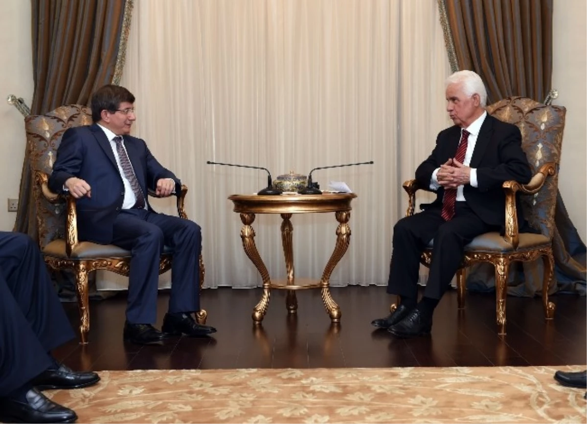 Dışişleri Bakanı Davutoğlu, KKTC\'de