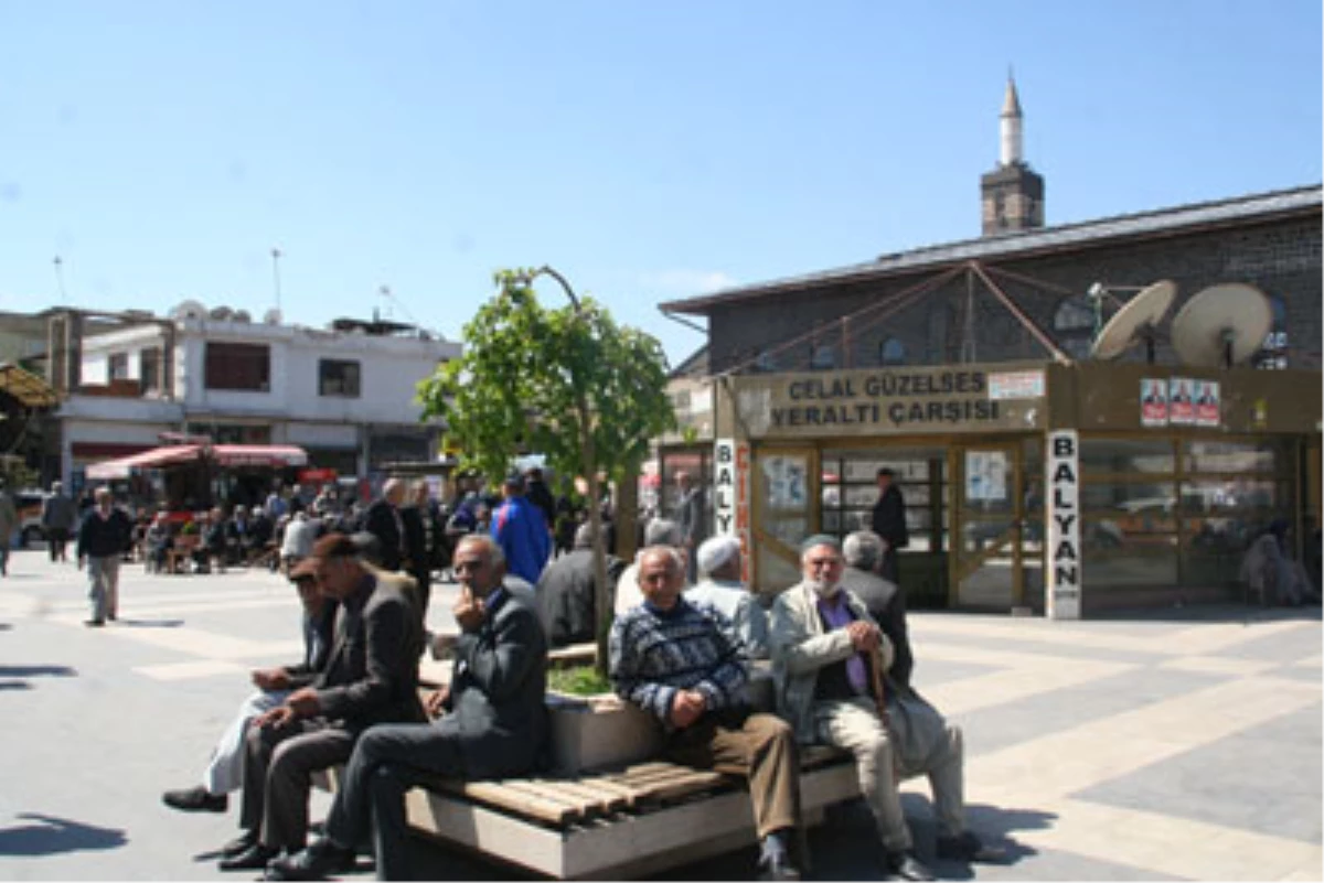 Diyarbakırlılar Soma\'ya Dualarını Gönderiyor