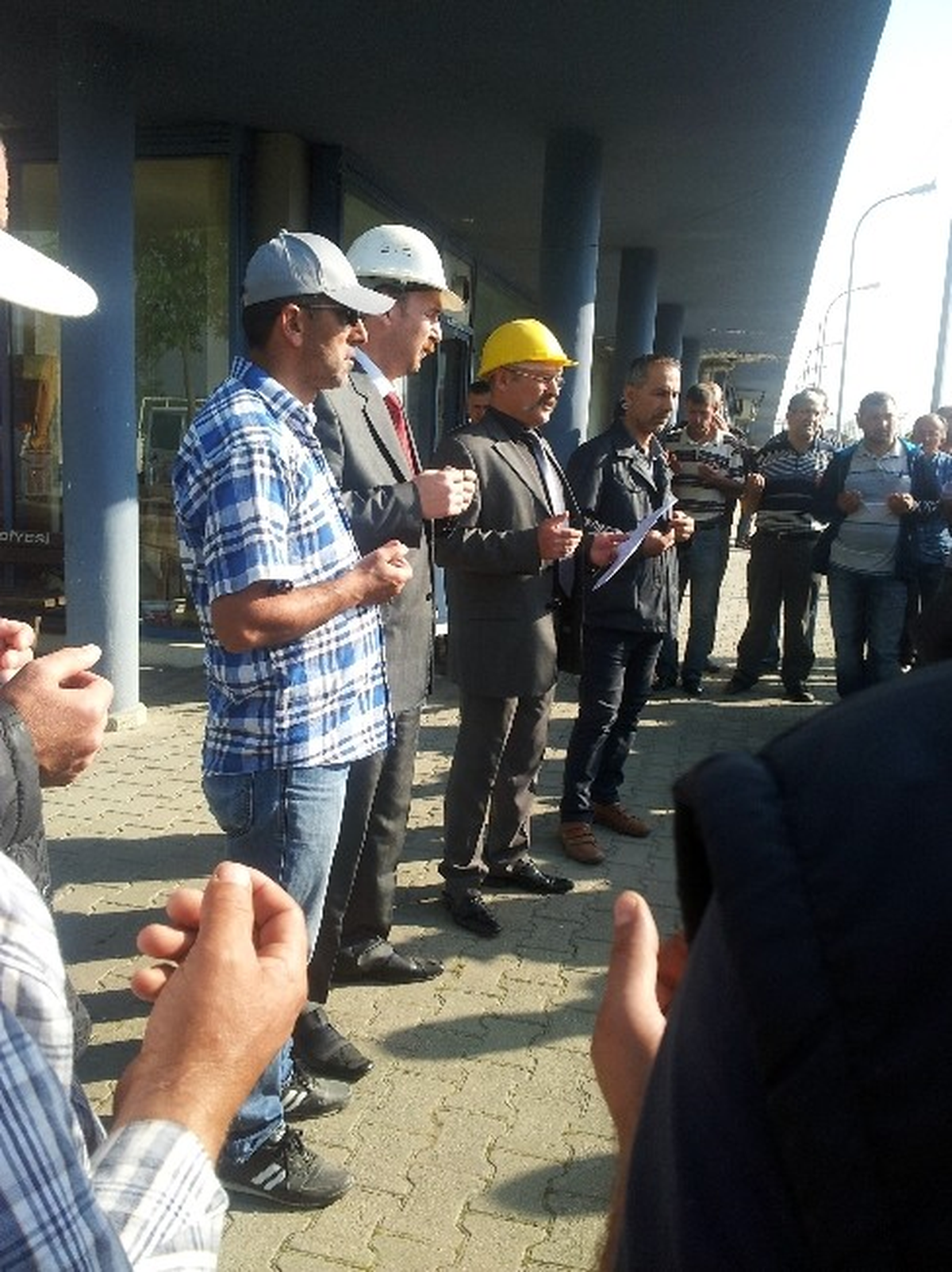 Düzce Belediyesi Belediye İşçilerinden Dualı Anma