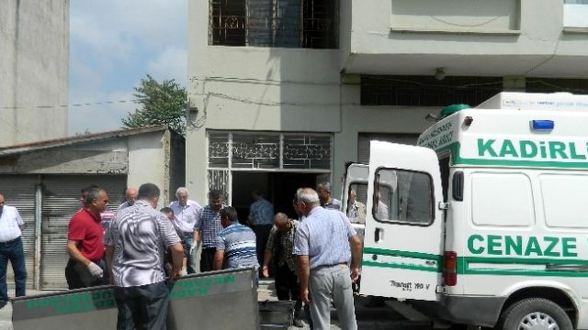 Kadirli\'de Eşini Öldürüp İntihar Etti
