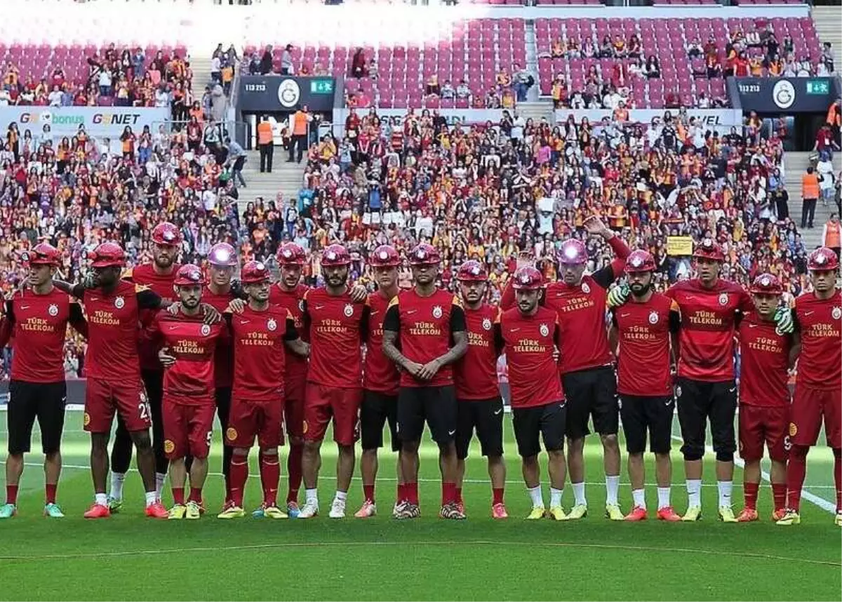 Galatasaray Sahaya Baretlerle Çıktı