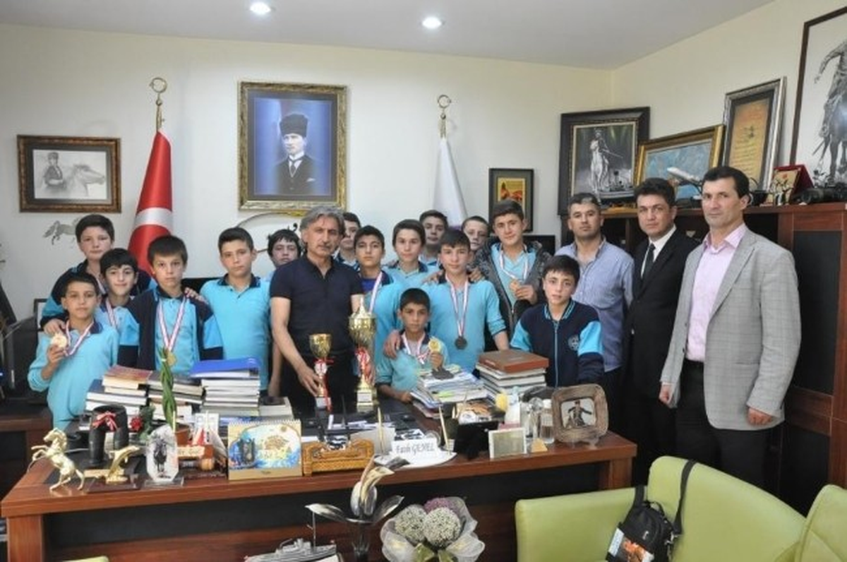 Güreşçilerden Kaymakam Genel\'e Ziyaret
