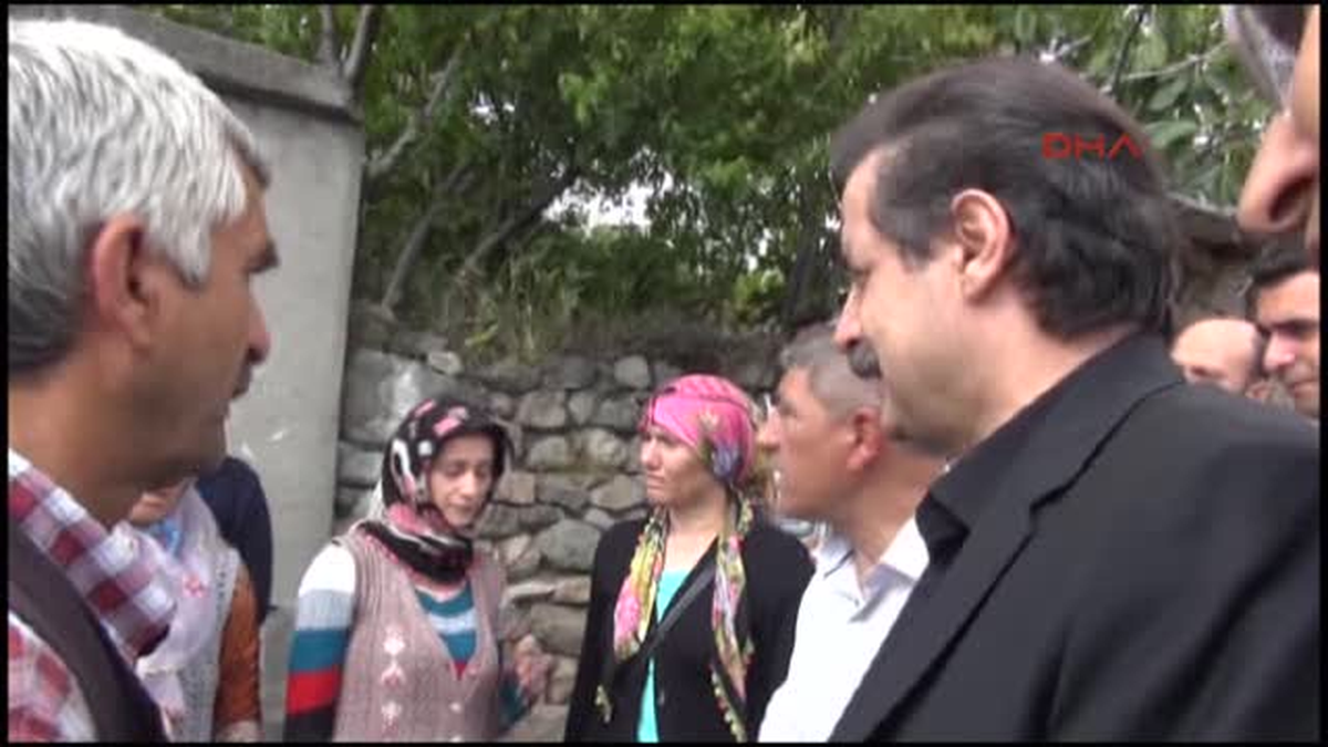Kınık 2 Bakan Çelik\'ten 14 Madenciyi Toprağa Veren Köseler\'e Taziye Ziyareti