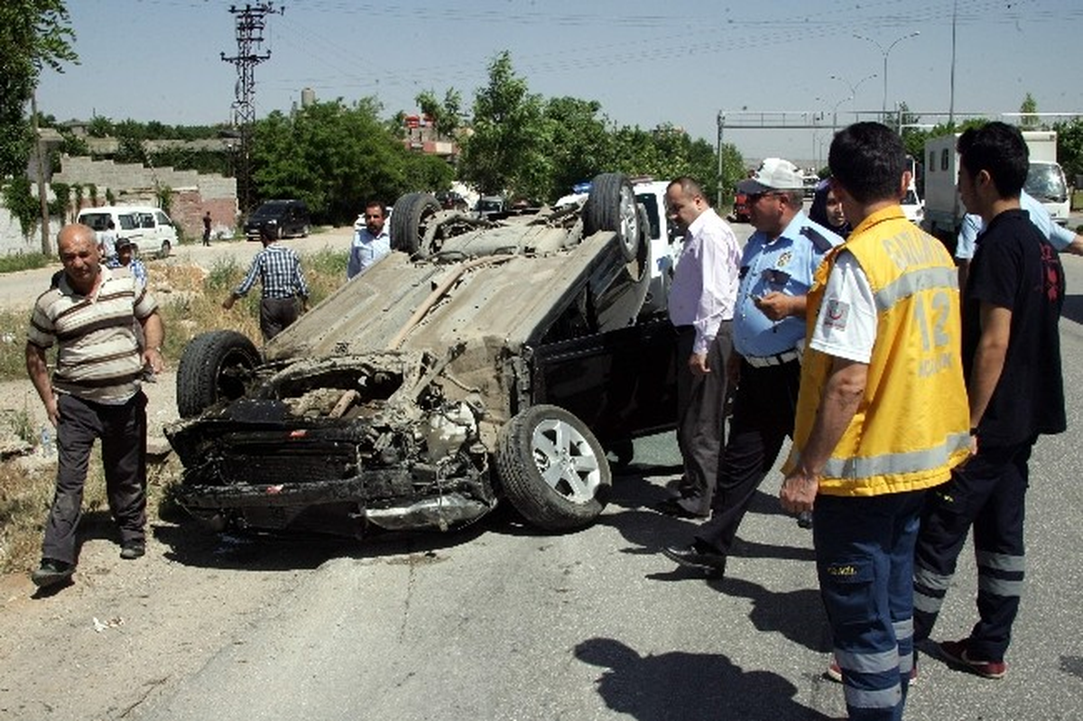 Metrelerce Sürüklenen Otomobilden Burnu Bile Kanamadan Çıktı