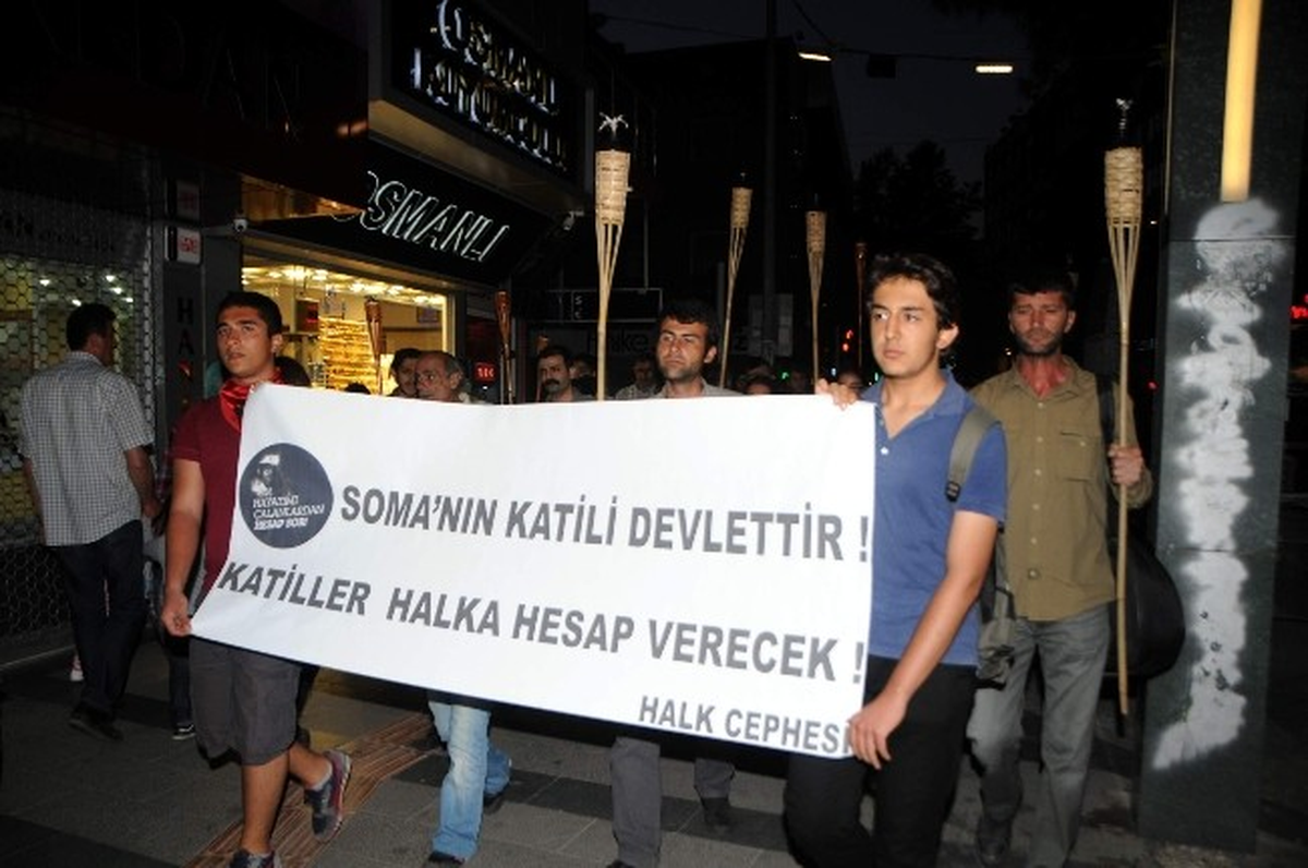Soma Faciası Siyah Kefen ile Protesto Edildi
