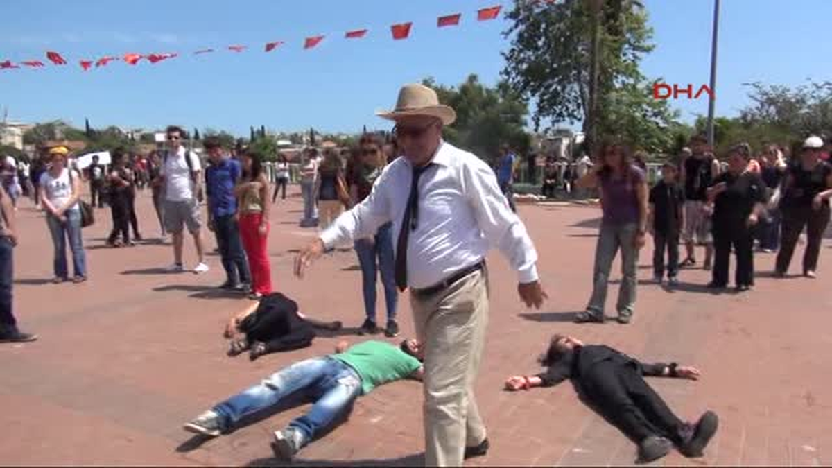 Somalı Madenciler İçin Flash Mob Eylemi