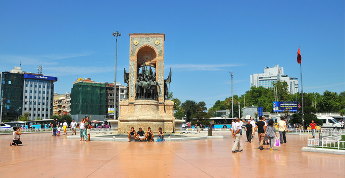 Taksim\'de Kömür Koymak İsteyen 2 Eylemci Gözaltına Alındı