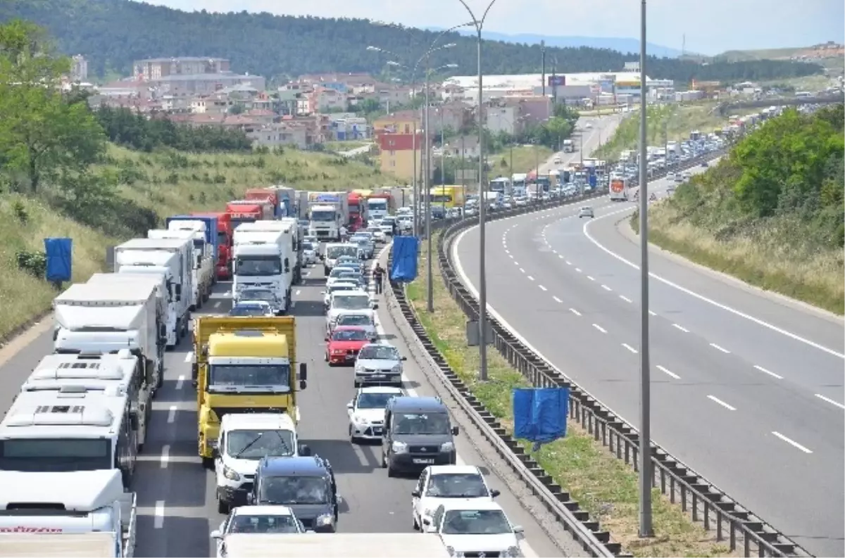 Tem\'de Trafik Çilesi Devam Ediyor