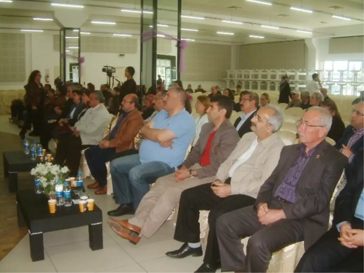 Burhaniye\'de İletişimin 4 Yolu Konferansı