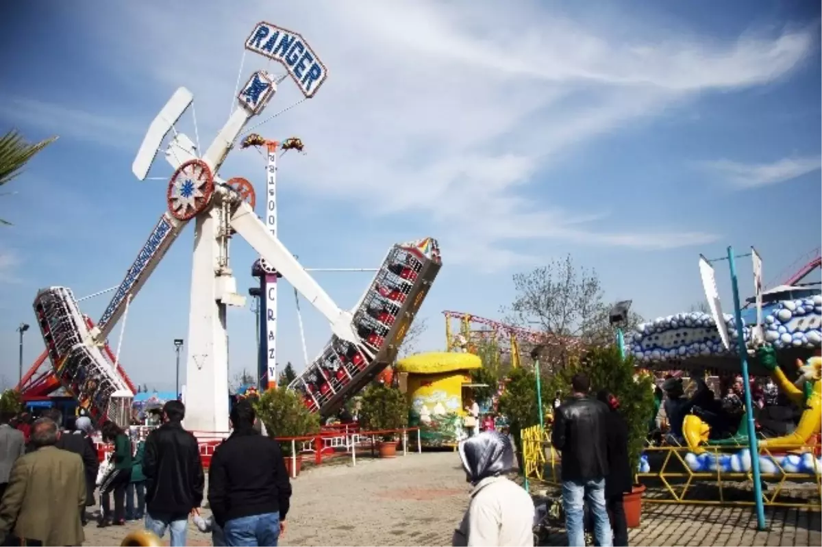 Güzel Havayı Fırsat Bilen Bursalılar Parklara Akın Etti