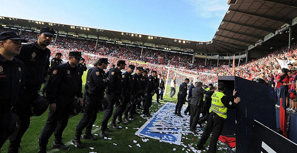 İspanya'da Maçta Tribün Duvarı Çöktü: 39 Yaralı