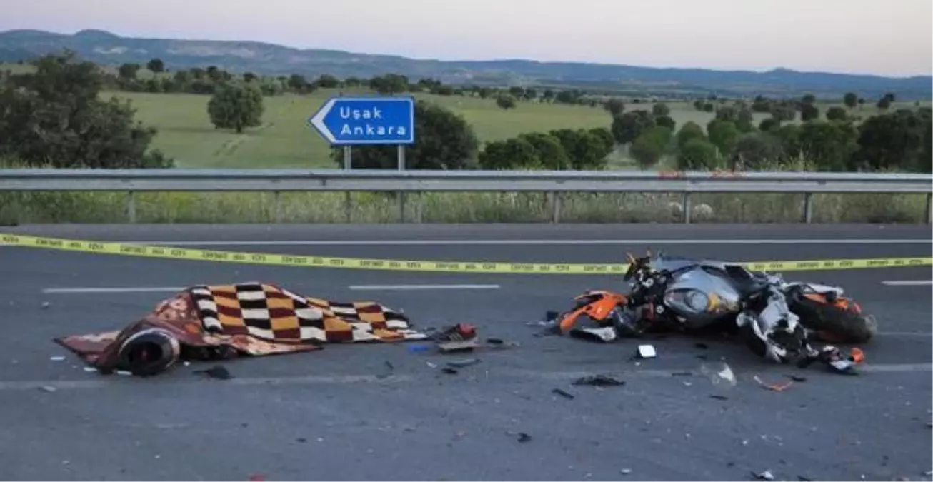 Kamyona Çarpan Motosikletteki Baba-Oğul Öldü