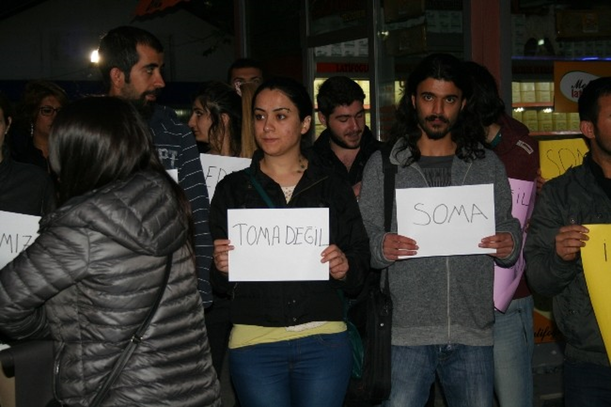 Kars\'ta Öğrencilerden Soma İçin Oturma Eylemi