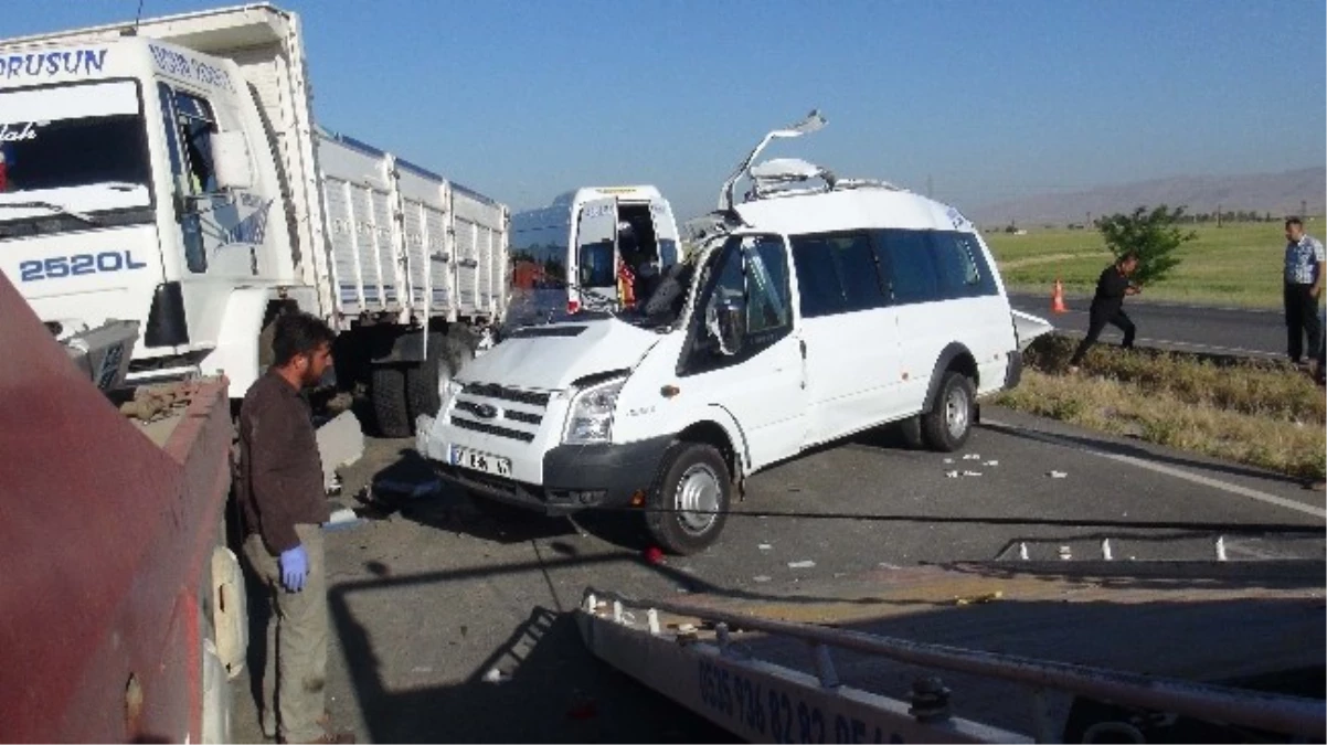 Kızıltepe\'de Kaza: 3 Ölü, 9 Yaralı