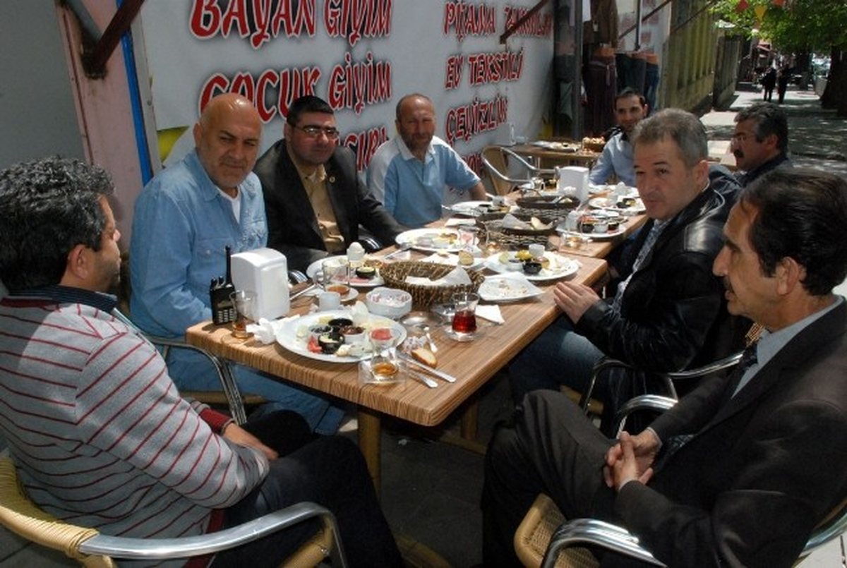 Mert Aydın\'ın Amcası Basın Mensuplarıyla Bir Araya Geldi