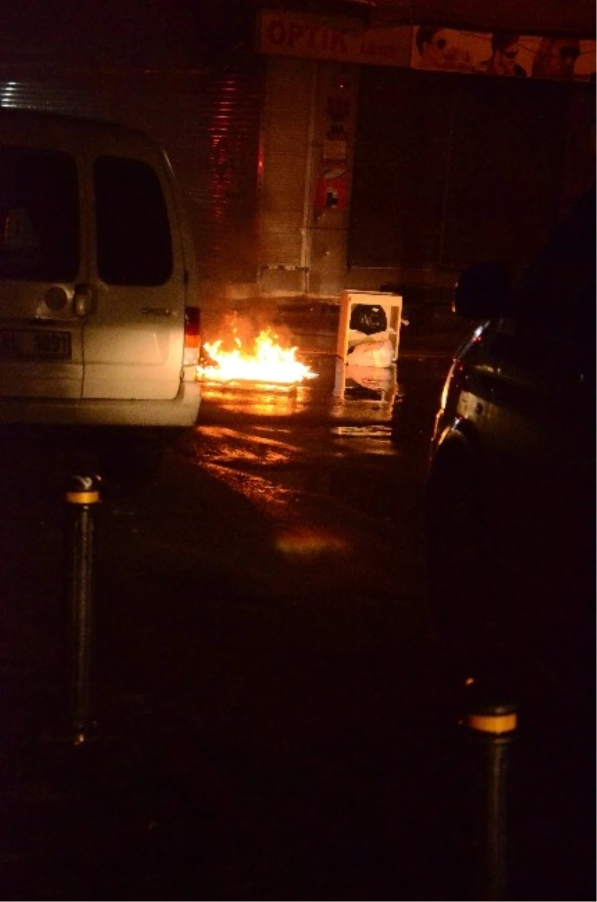 Okmeydanı\'nda Korsan Gösteriye Polis Müdahalesi