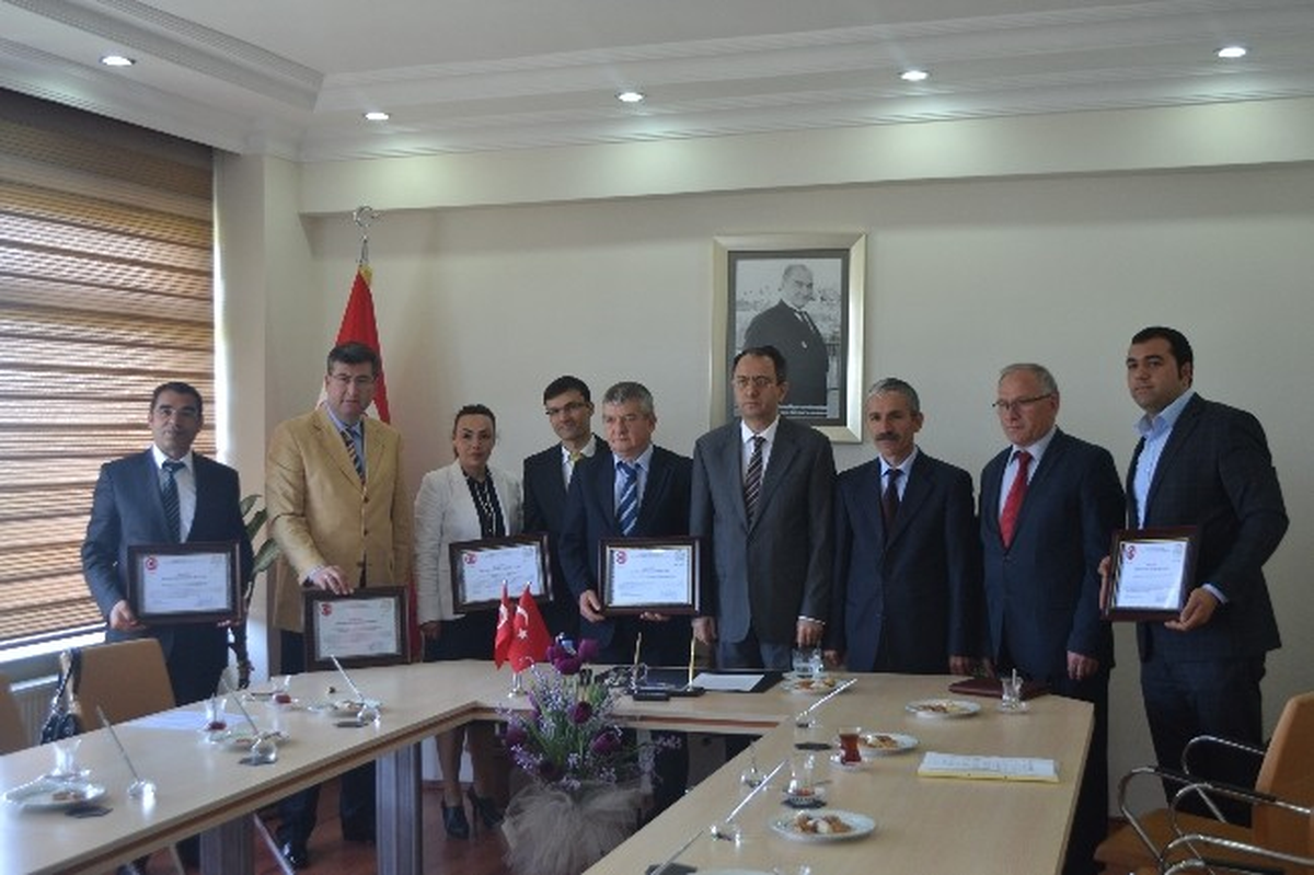 Örnek İşyerlerine Belgelerini Kaymakam Kubilay Verdi