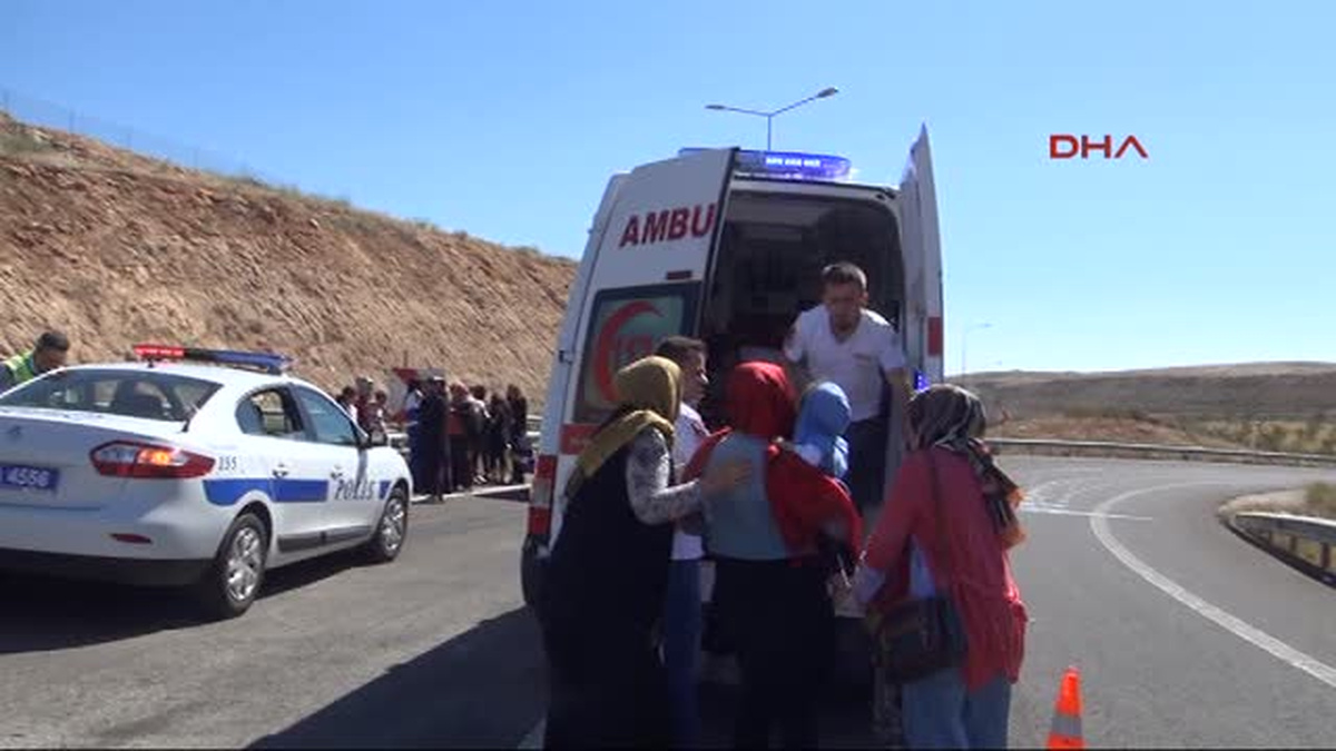 Pikniğe Gidenleri Taşıyan Minibüs Kaza Yaptı: 13 Yaralı