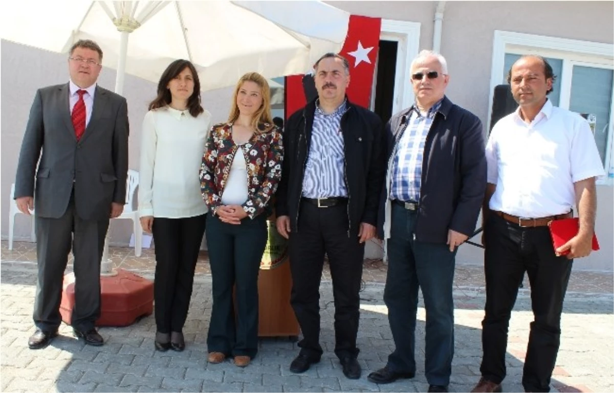 Samsun\'da 3 Öğrenmen Bir Yıl Çalışarak Eski Okulu Yeni Hale Getirerek Açılışını Yaptılar