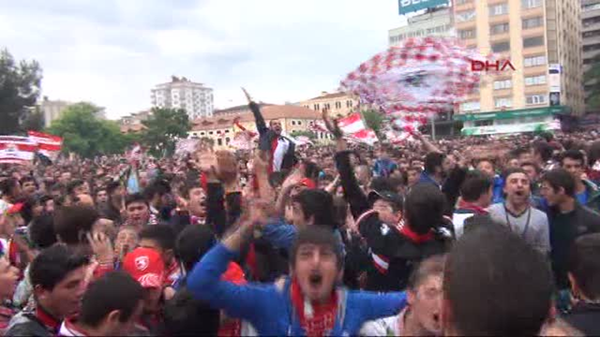 Samsunspor Taraftarı Maçı Dev Ekrandan İzledi