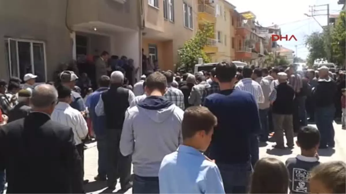 Soma\'da Ölen Genç Tavşanlı\'da Toprağa Verildi