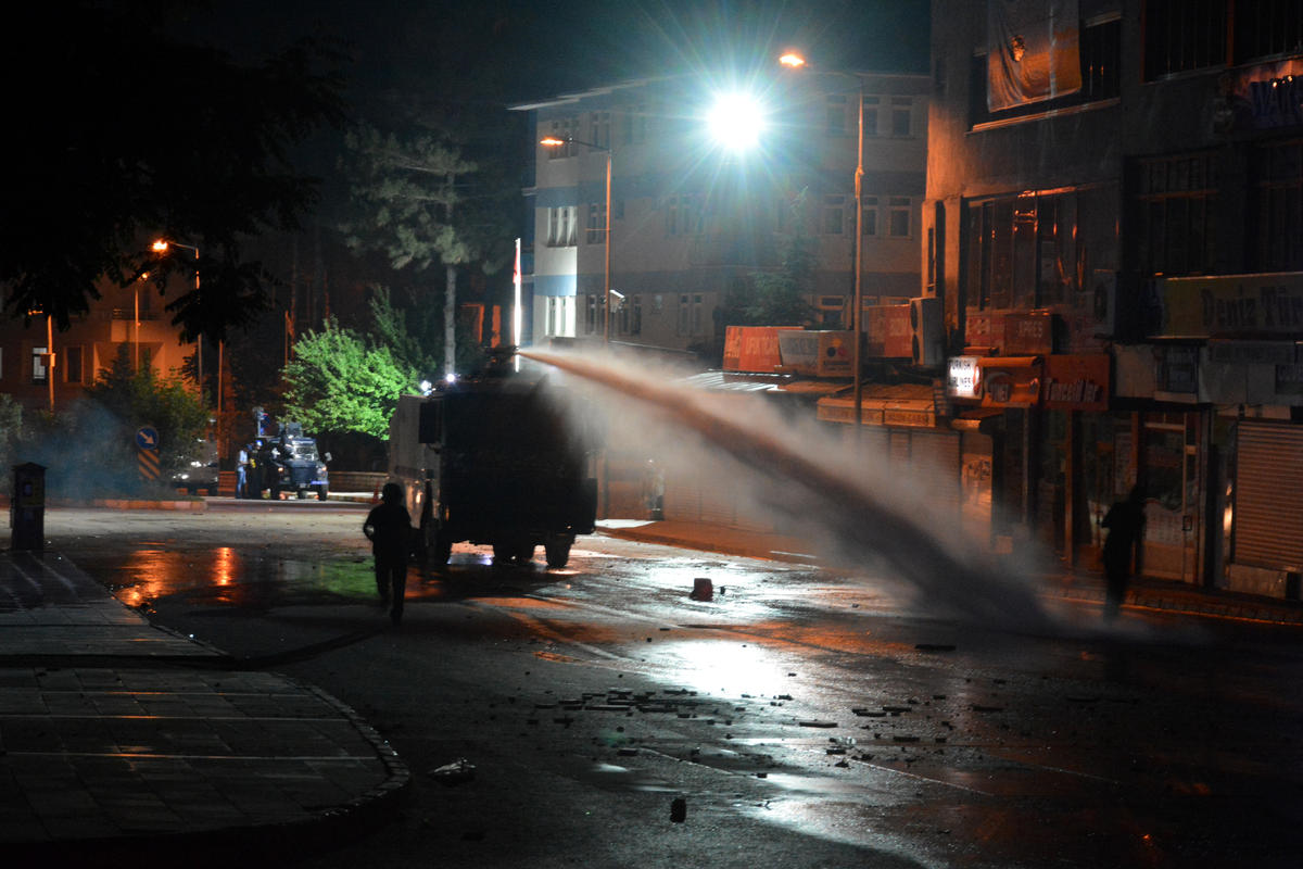 Tunceli\'de Polis Merkezine Molotofkokteyli Saldırı
