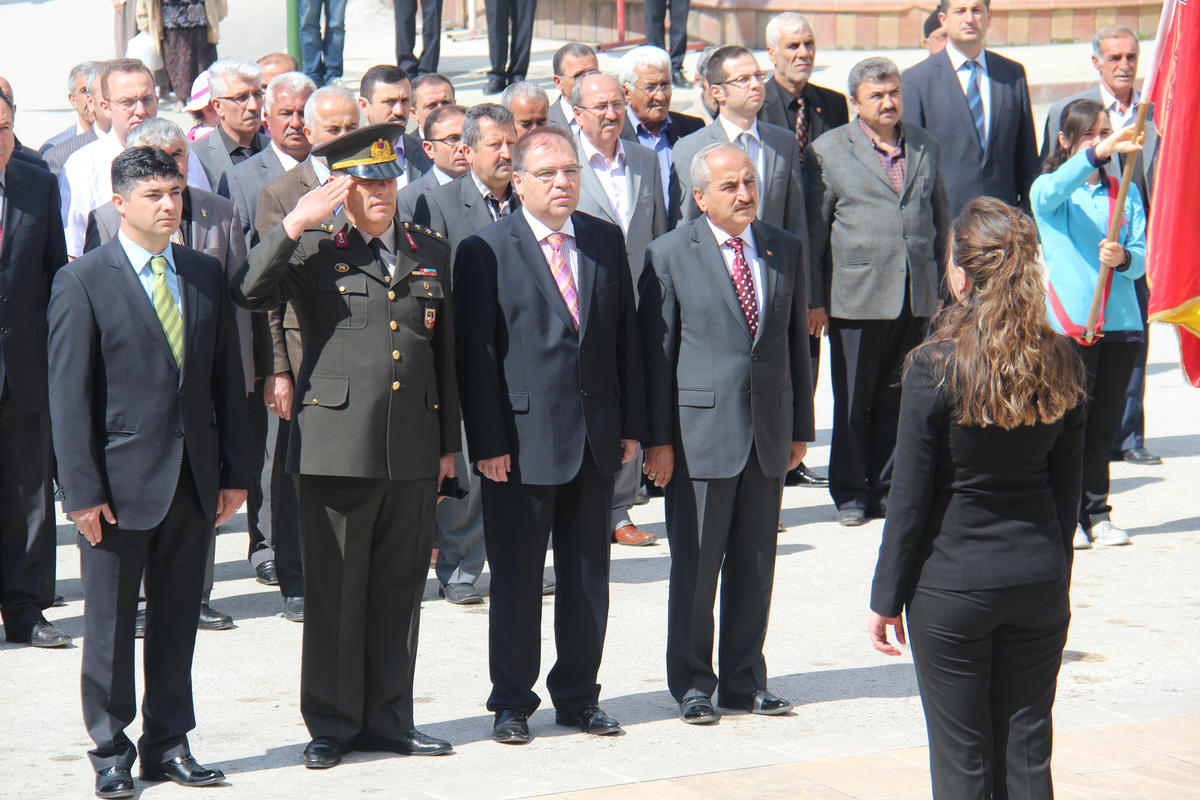 Tosya\'da Çelenk Sunma Töreni Düzenlendi
