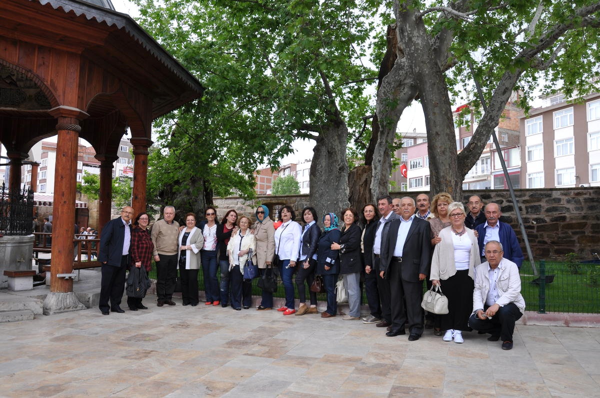 40 Yıl Sonra Mezun Oldukları Okulda Bir Araya Geldiler