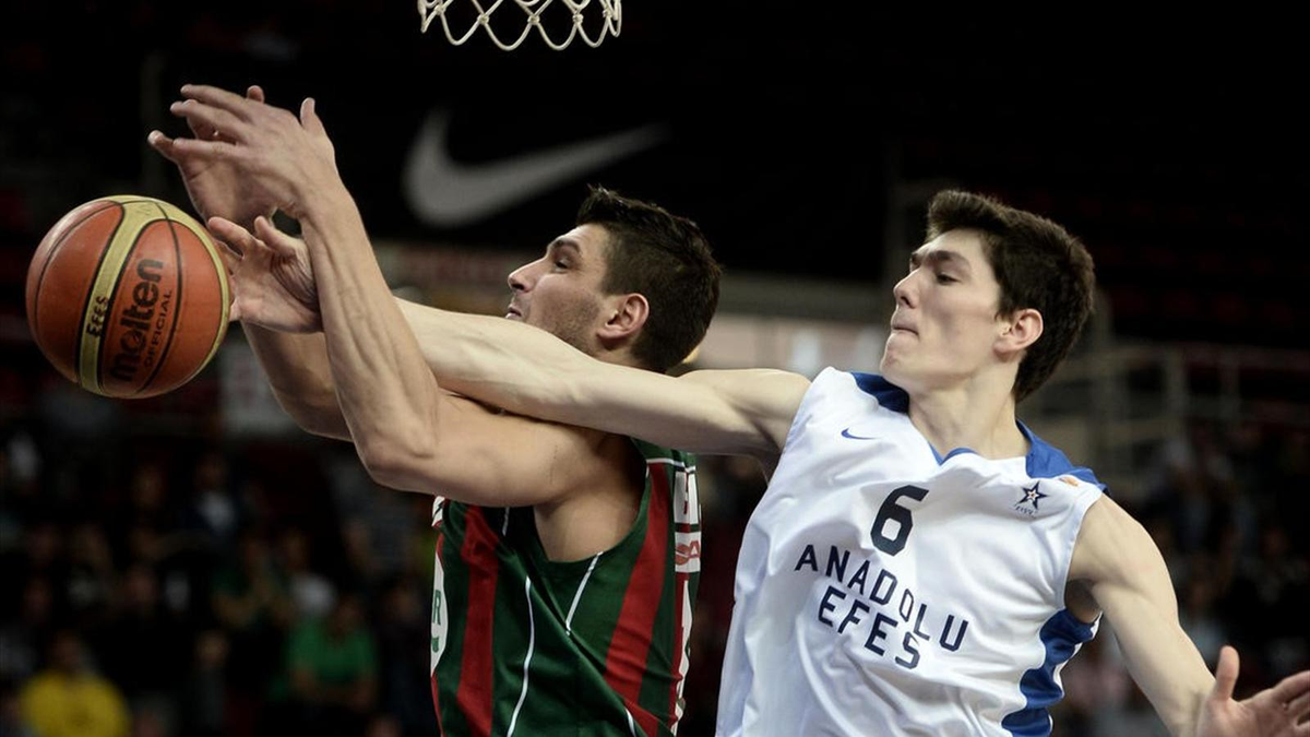 Anadolu Efes-pınar Karşıyaka: 67-73