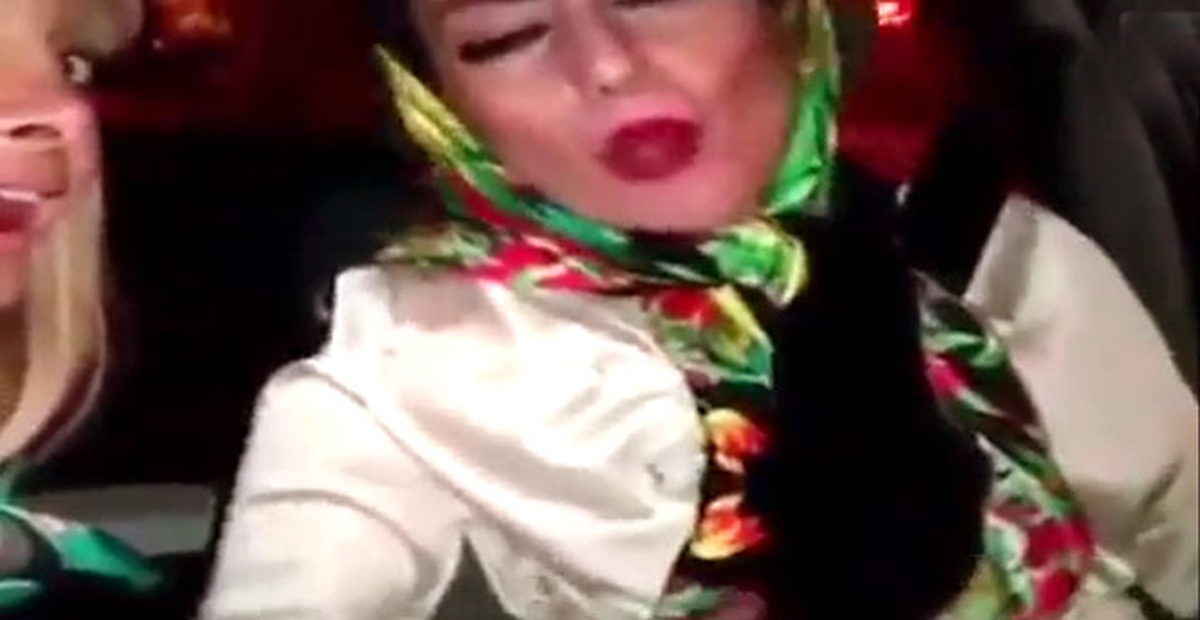 Araç Kullanırken Şarkı Söyleyen İranlı Kızlar Kaza Yaptı