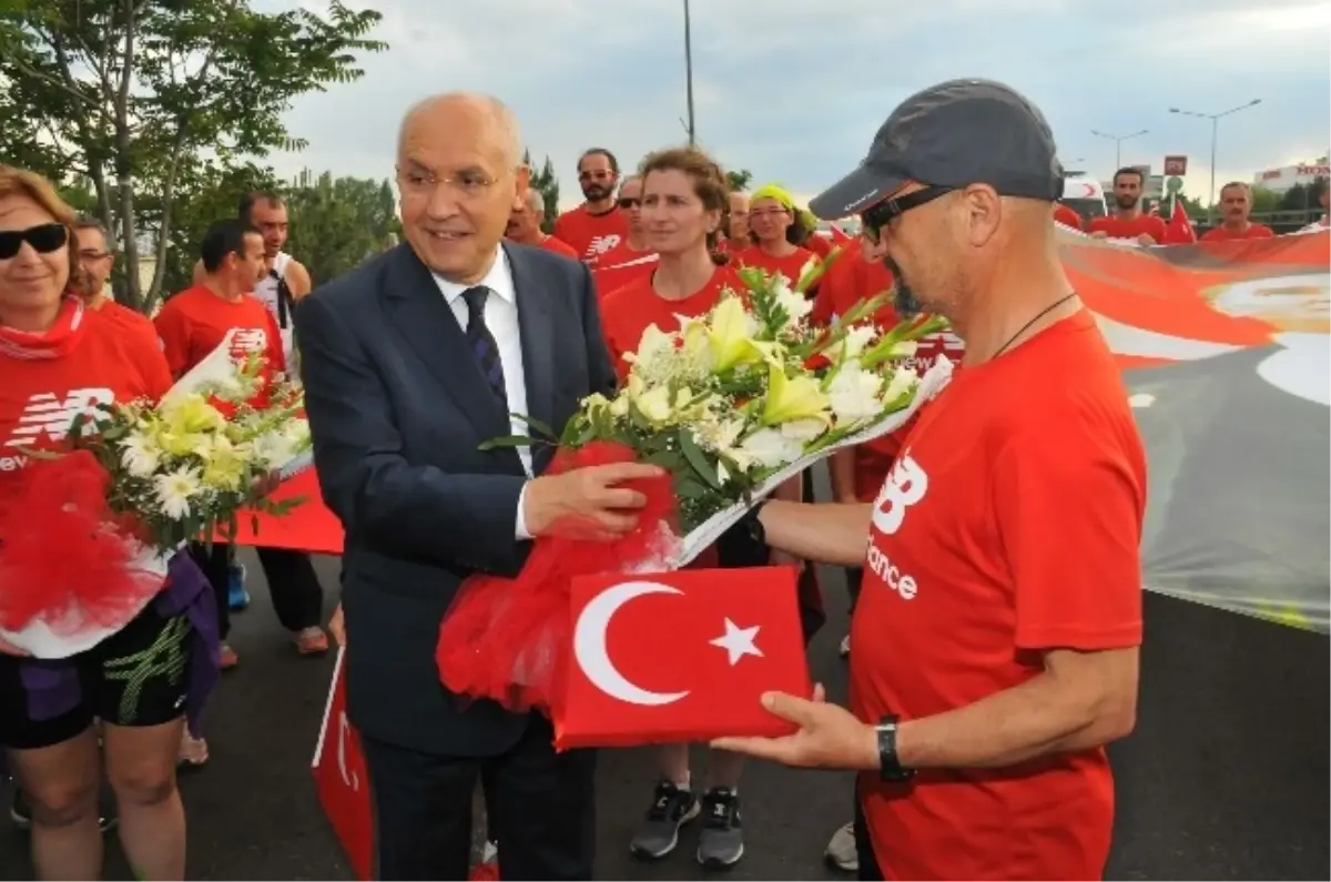 Ata Koşusu Sporcularını Başkan Yaşar Karşıladı