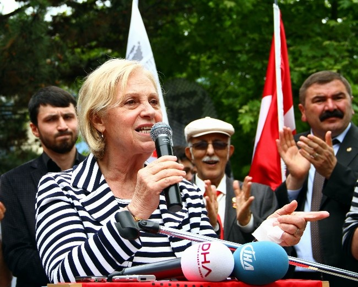 Atatürkçü Düşünce Derneği Genel Başkanı Tansel Çölaşan Açıklaması
