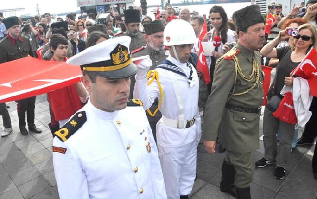 Samsun\'da Atatürk Anıtına Çelenk Sunuldu