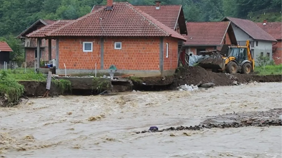 Bosna Hersek\'teki Sel Felaketi