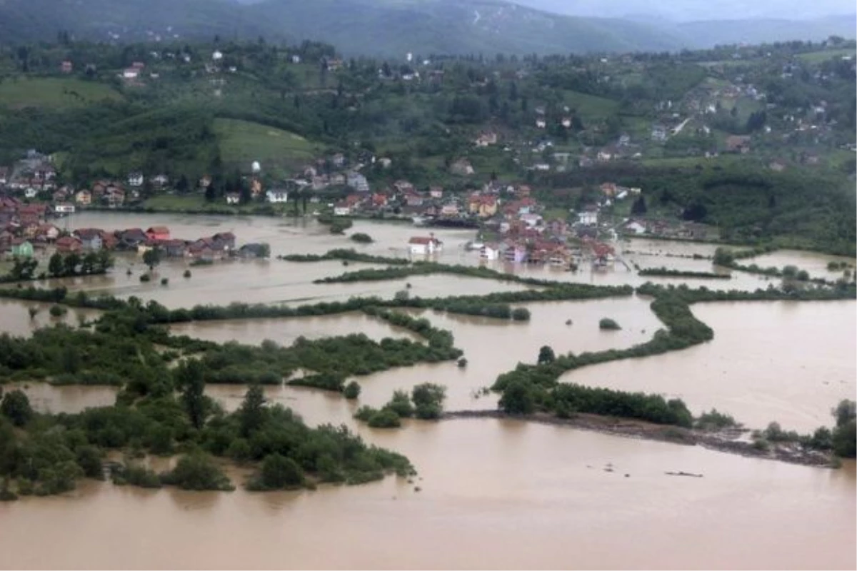 Bosna Hersek ve Sırbistan\'daki Sel Felaketi