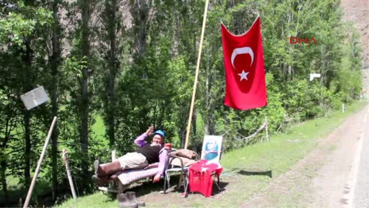 Çiftçi Yunus\'un Bayrak ve Atatürk Sevgisi