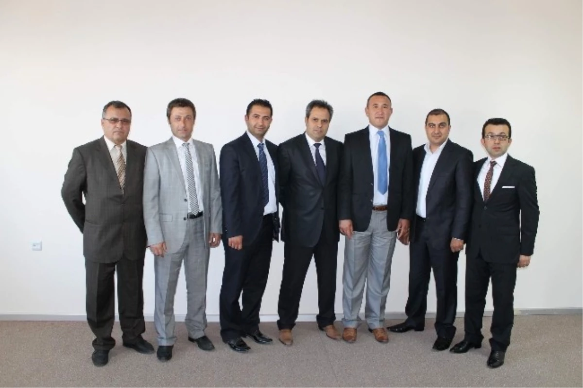 Emirdağspor Yöneticilerinden Başkan Hoşcan\'a Ziyaret