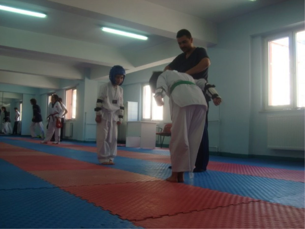Erzurum Yakutiye Spor Klübü Tekvando\'da Söz Dahibi Sporcular Yetiştiriyor