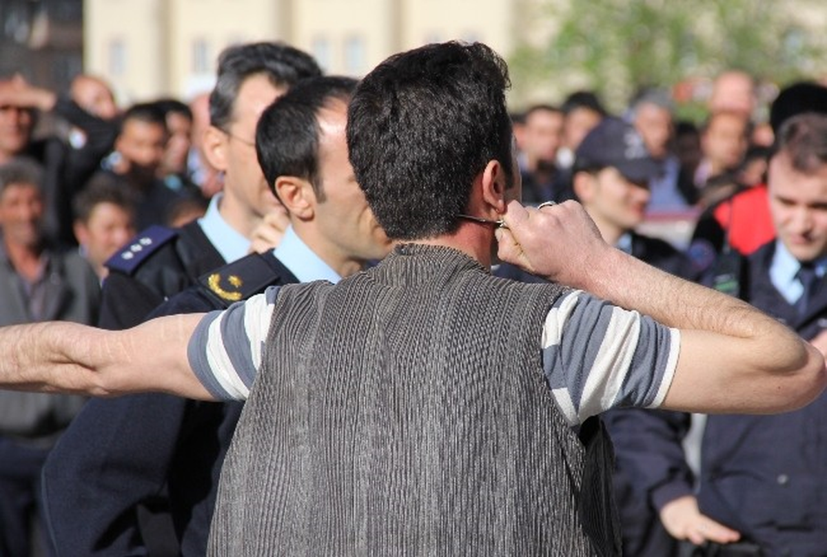 Faytonuna Ceza Kesilen Şahıs, Boğazına Bıçak Dayadı