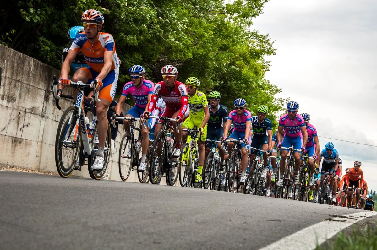 Giro D\'ıtalia\'da Yaşanan Büyük Mücadele, Dinlenme Gününün Ardından Tüm Hızıyla Devam Ediyor