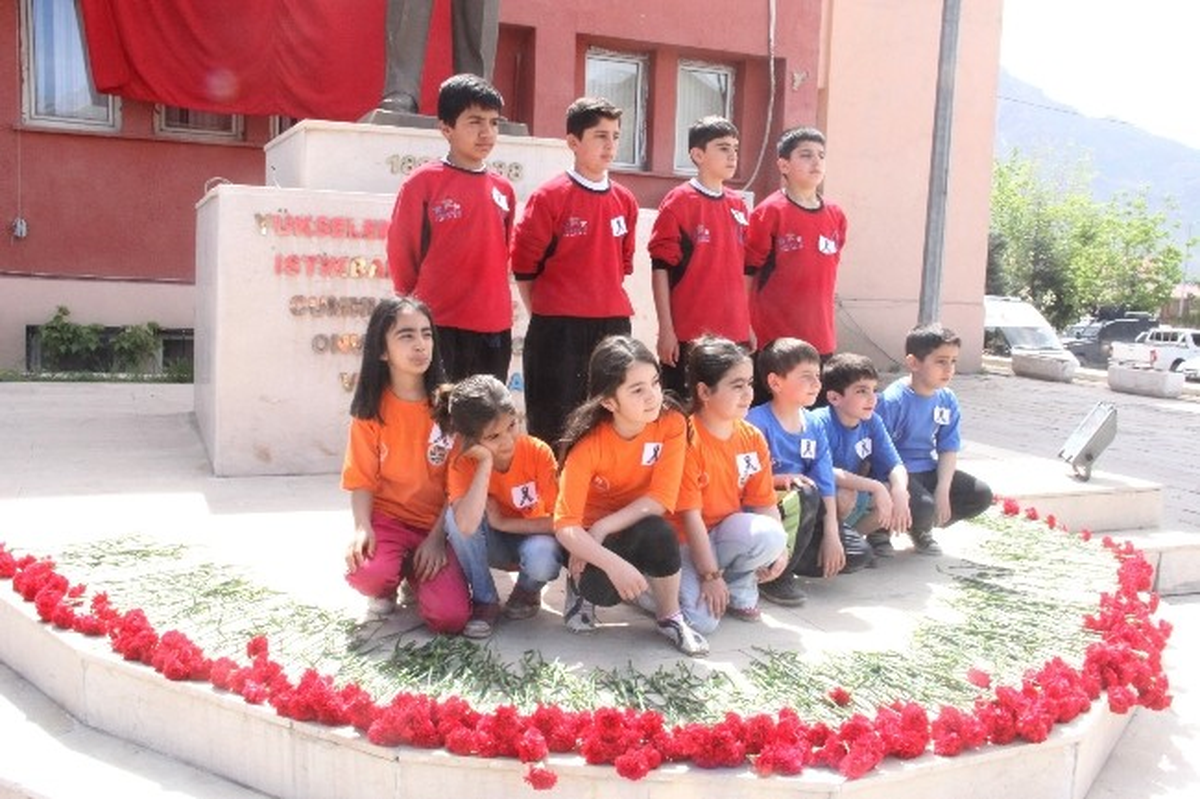 Hakkari\'de Buruk 19 Mayıs Töreni