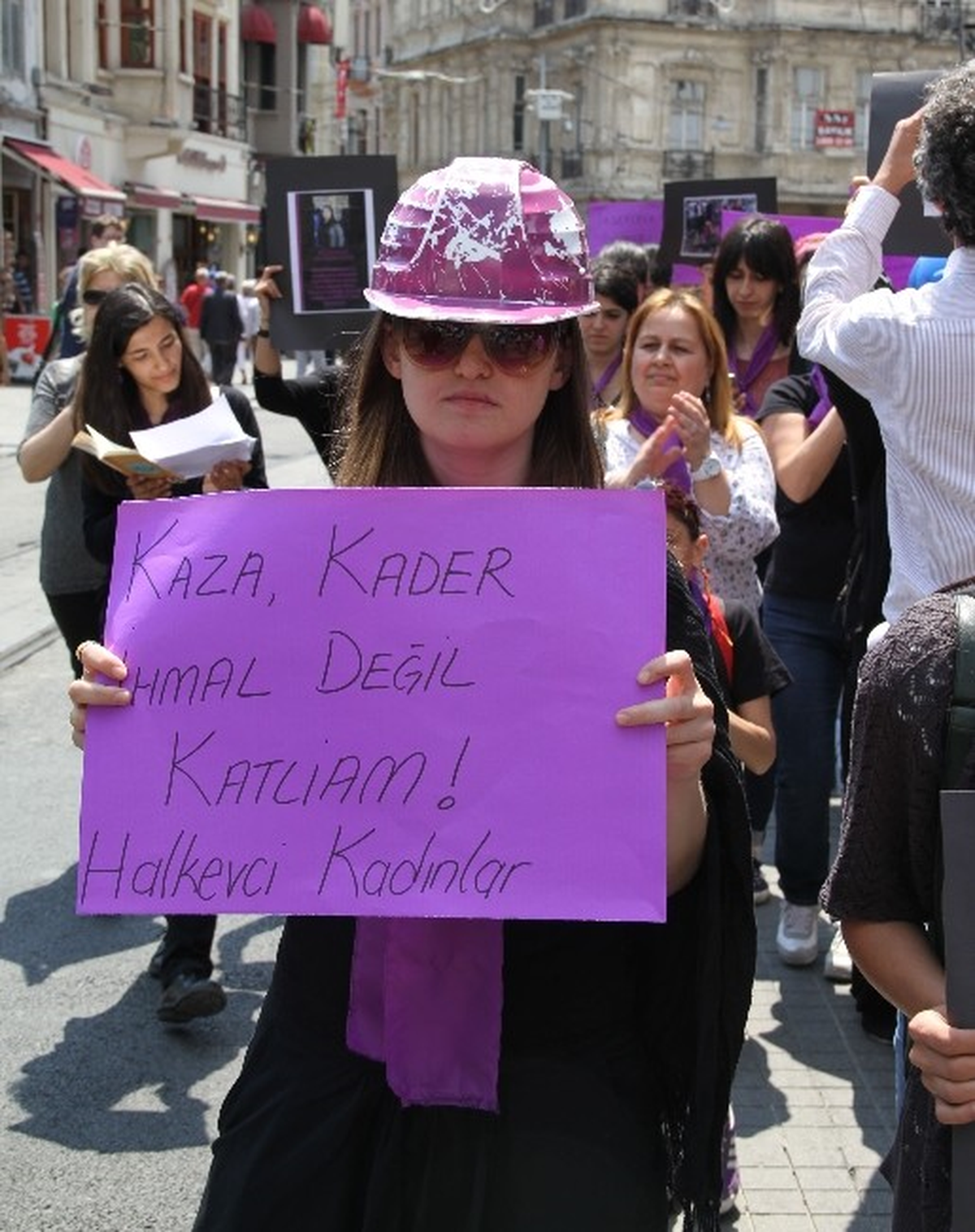 Halkevleri Üyesi Kadınlar, Soma İçin Yürüdü