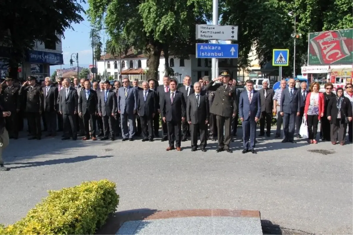 Sakarya Hendek\'te Buruk 19 Mayıs Kutlaması