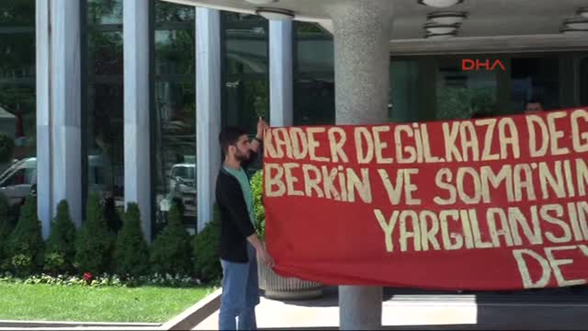 İBB Önündeki 2 Kişilik Eyleme Kelepçeli Müdahale